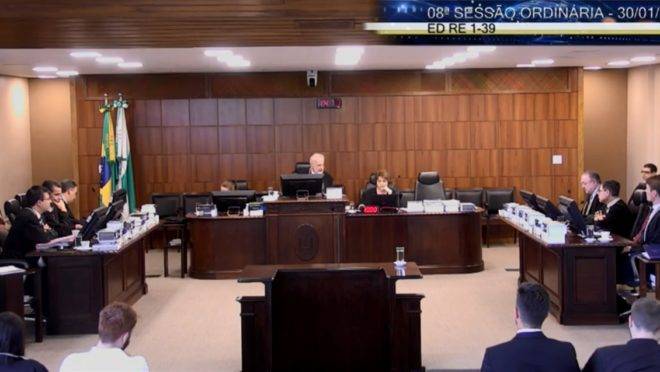 Sessão de julgamento do TRE-PR nesta quinta-feira (30).