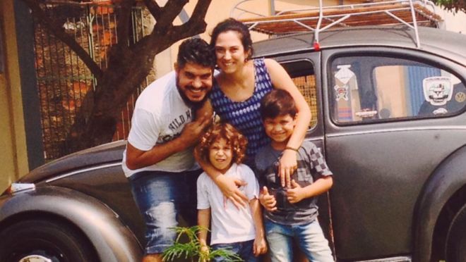 Em Fusca, família venezuelana viaja 6 mil km para tentar uma vida melhor no Paraná
