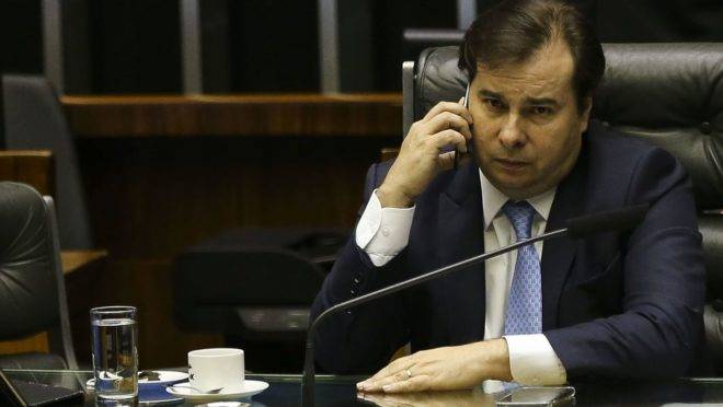 Rodrigo Maia fez 230 viagens usando aviões da FAB em 2019
