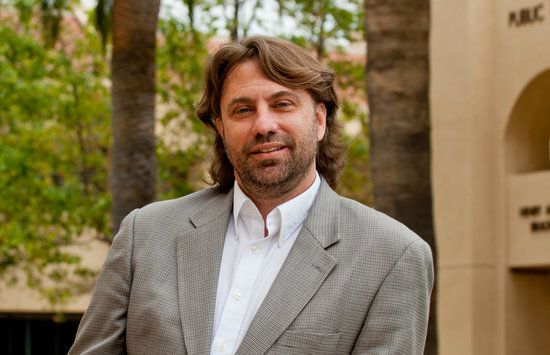 Para Ted McAllister, o conservadorismo é a voz mais distintamente americana, mas cada povo deve encontrar a sua forma de conservadorismo. Para Ted McAllister, o conservadorismo é a voz mais distintamente americana, mas cada povo deve encontrar a sua forma de conservadorismo.