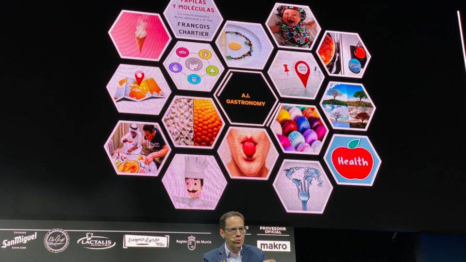 Sony apresenta inteligência artificial capaz de criar pratos e harmonizações inéditas O sommelier François Chartier está auxiliando na criação da ferramenta, junto com um pequeno grupo de especialistas em harmonização. Foto: Divulgação/François Chartier