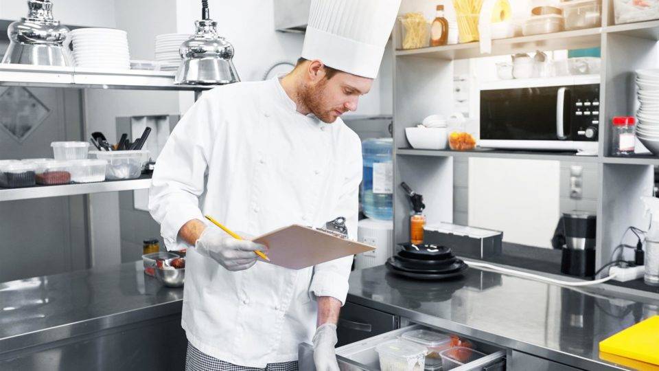 Um estoque bem gerido ajuda a diminuir os custos com a matéria-prima. Foto: Bigstock