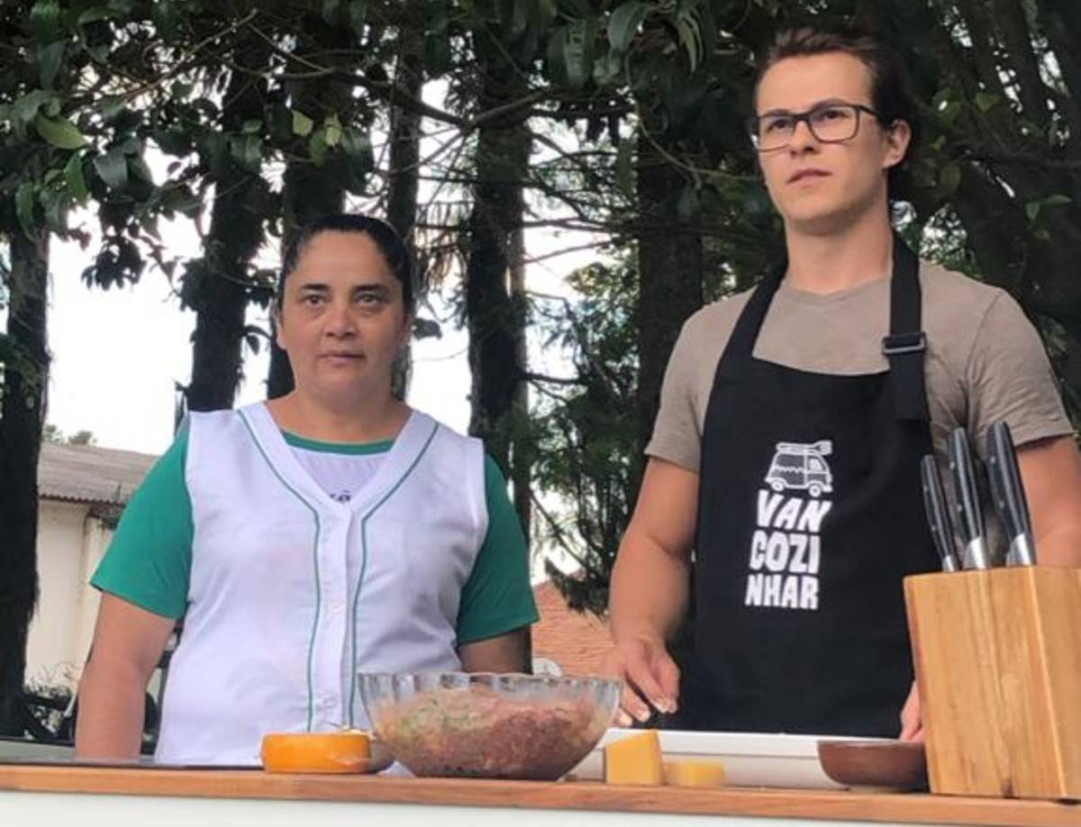 A merendeira Rose Sperber é convidada de Rui na estreia do Van Cozinhar. A merendeira Rose Sperber é convidada de Rui na estreia do Van Cozinhar.