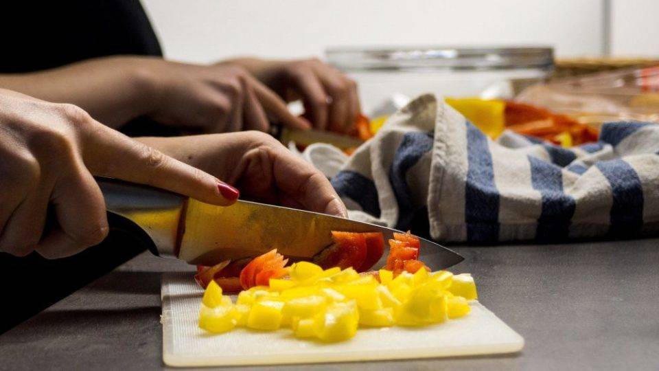 Nestlé promove capacitação em gastronomia para incluir jovens em vulnerabilidade social A contratação para a cozinha é a que mais precisa de testes práticos, independente da função. Foto: Pixabay.
