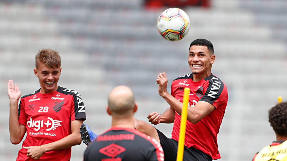 Athletico volta a usar aspirantes contra o FC Cascavel e fará jogo-treino contra time principal Zagueiro Luan Patrick pode ser a novidade entre os titulares, enquanto o volante Léo Gomes volta depois de participar do time principal.