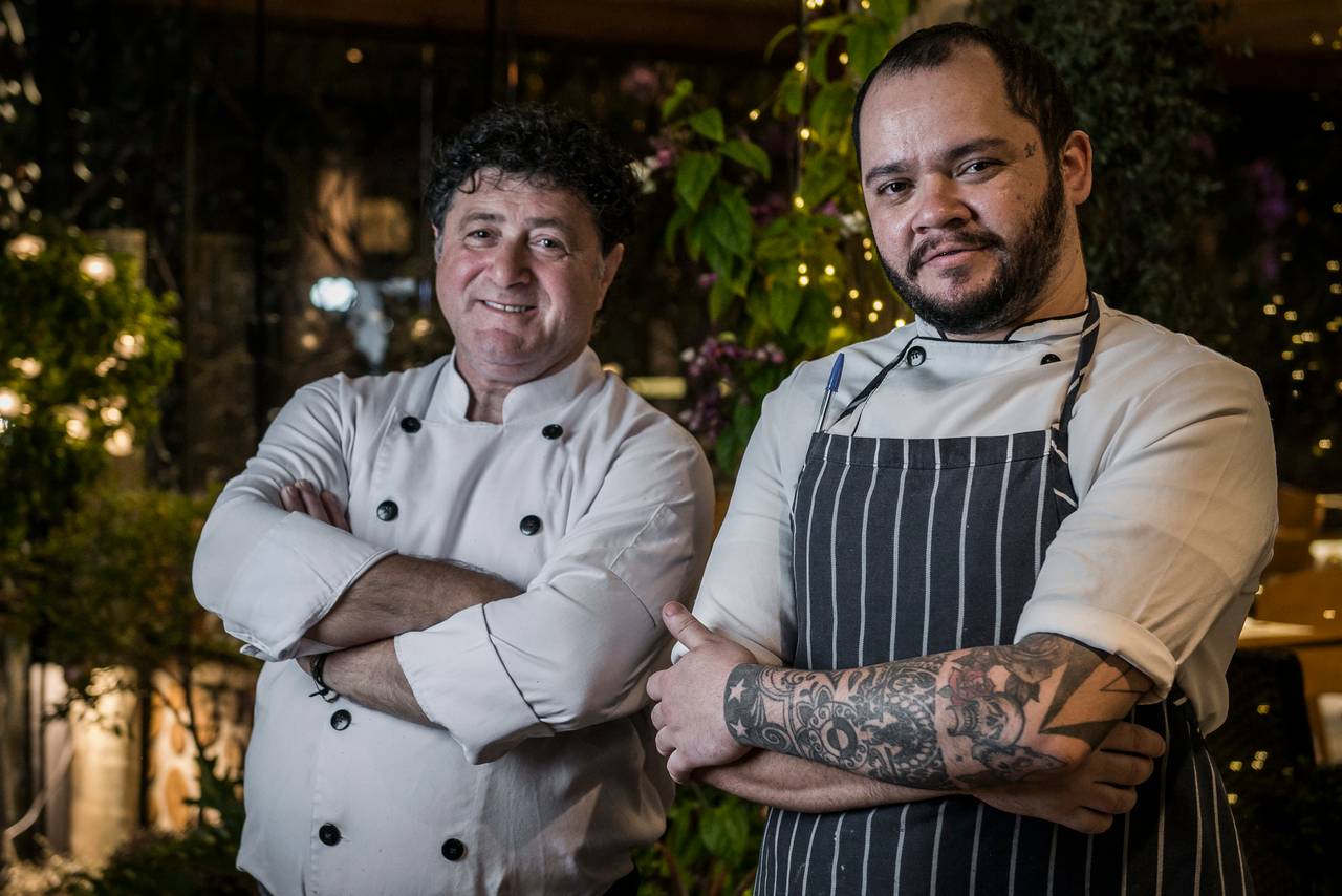 Os chefs Enzo Ambrosetti (à esquerda) e Bruno Gomes. Foto: Letícia Akemi/Bom Gourmet Os chefs Enzo Ambrosetti (à esquerda) e Bruno Gomes. Foto: Letícia Akemi/Bom Gourmet