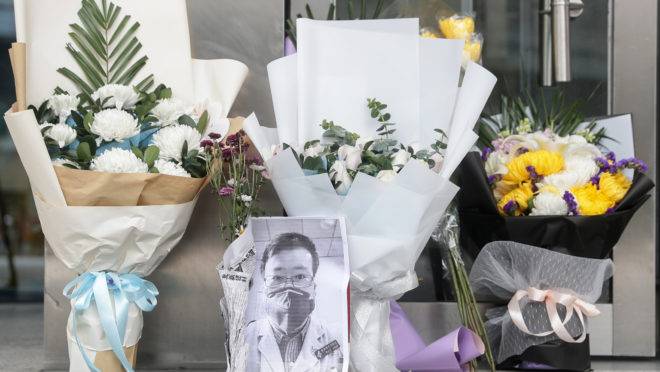 Chineses prestam tributo ao médico Li Wenliang
