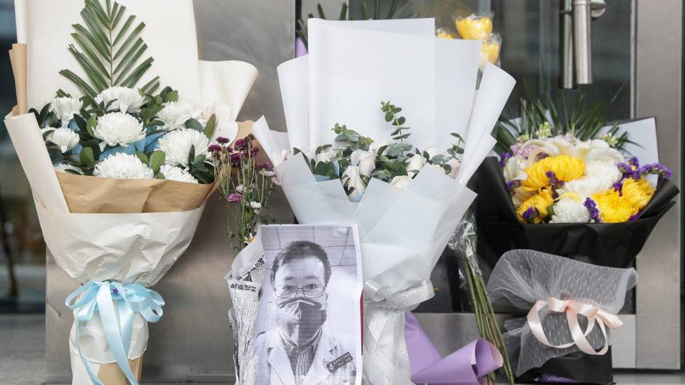 Chineses prestam tributo ao médico Li Wenliang