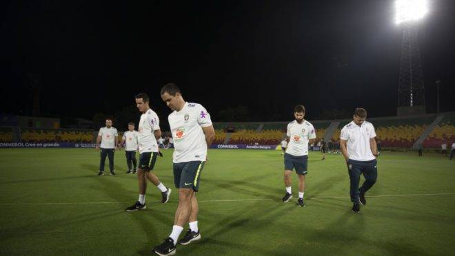 André Jardine comanda a seleção brasileira sub-23 no Pré-Olímpico. Vaga para Tóquio está por um fio