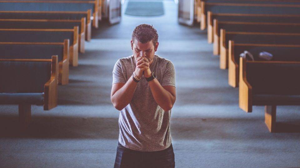 Estudos revelam a conturbada relação entre os jovens e a religião Impressionantes 40% dos jovens pesquisados pelo Pew Research Center disseram que “raramente ou nunca” vão a cultos ou missas.