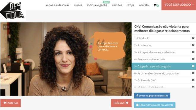 Descola é a plataforma de cursos livres a distância.