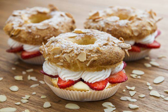 A Paris Brest da Kinkan leva creme de leite batido chantilly. Foto: Letícia Akemi/Gazeta do Povo A Paris Brest da Kinkan leva creme de leite batido chantilly. Foto: Letícia Akemi/Gazeta do Povo