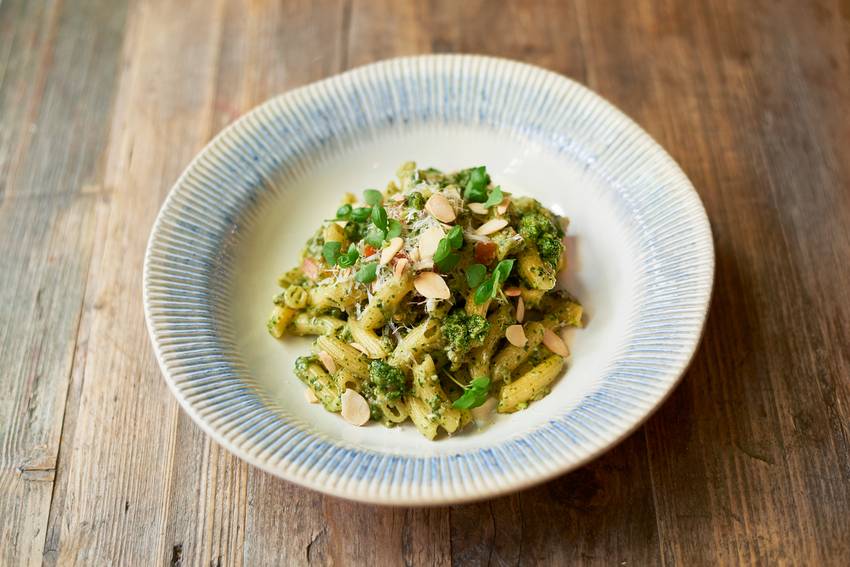 Penne ao Pesto Genovês é novidade no Almoço do Jamie. Foto: Divulgação Penne ao Pesto Genovês é novidade no Almoço do Jamie. Foto: Divulgação