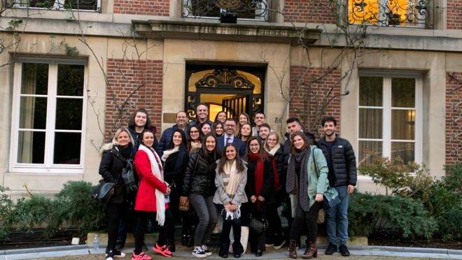 Grupo de estudantes do Law Experience da FAE em missão na União Européia