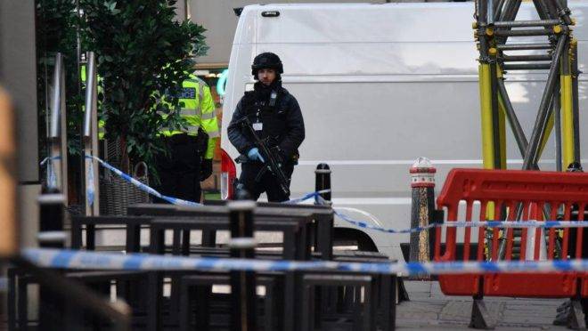 Solto depois de ter a sentença reduzida, Sudesh Amman esfaqueou duas pessoas em Londres.