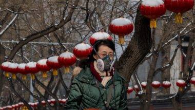 Coronavírus destruiu a fachada de estabilidade do governo comunista chinês Mulher usa máscara para evitar infecção por coronavírus em Pequim, China