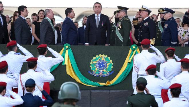 Presidente Jair Bolsonaro deu mais poder aos generais ao mudar comando da Casa Civil.