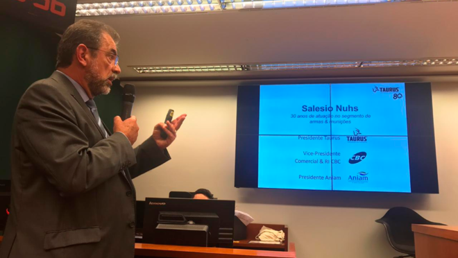Presidente da Taurus, Salesio Nuhs, em audiência na Câmara em novembro de 2019.