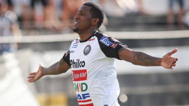 Douglas Coutinho busca recomeço no Operário