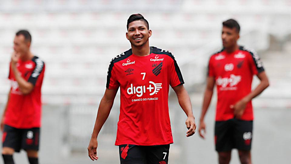 Athletico divulga lista de relacionados para a Supercopa com Rony e equatoriano Rony volta a ser relacionado no time rubro-negro.