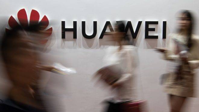 A Huawei foi alvo de nocas acusações dos EUA, de extorsão e conspiração para roubar segredos comerciais