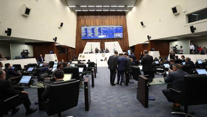 Sessão plenária na Assembleia Legislativa