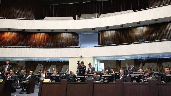 Sessão plenária na Assembleia Legislativa