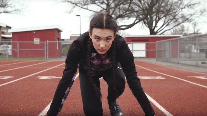 As meninas argumentam que a presença de trans nas pistas de atletismo tira delas a oportunidade de conseguirem bolsas de estudo em faculdades de renome.