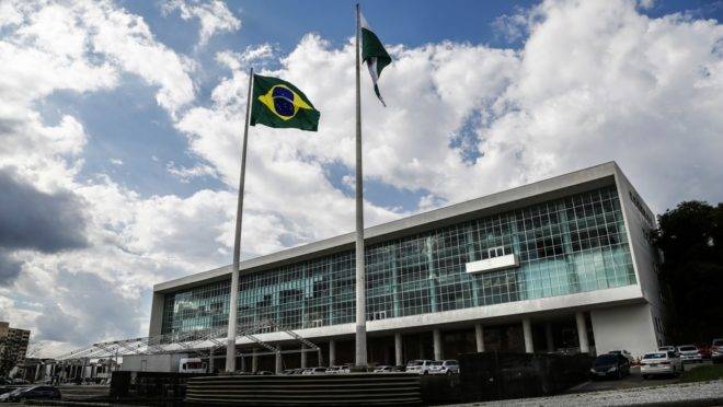 Até a decisão do STF, todos os ocupantes do Palácio Iguaçu, no cargo de governador, tinham direito ao benefício vitalício.