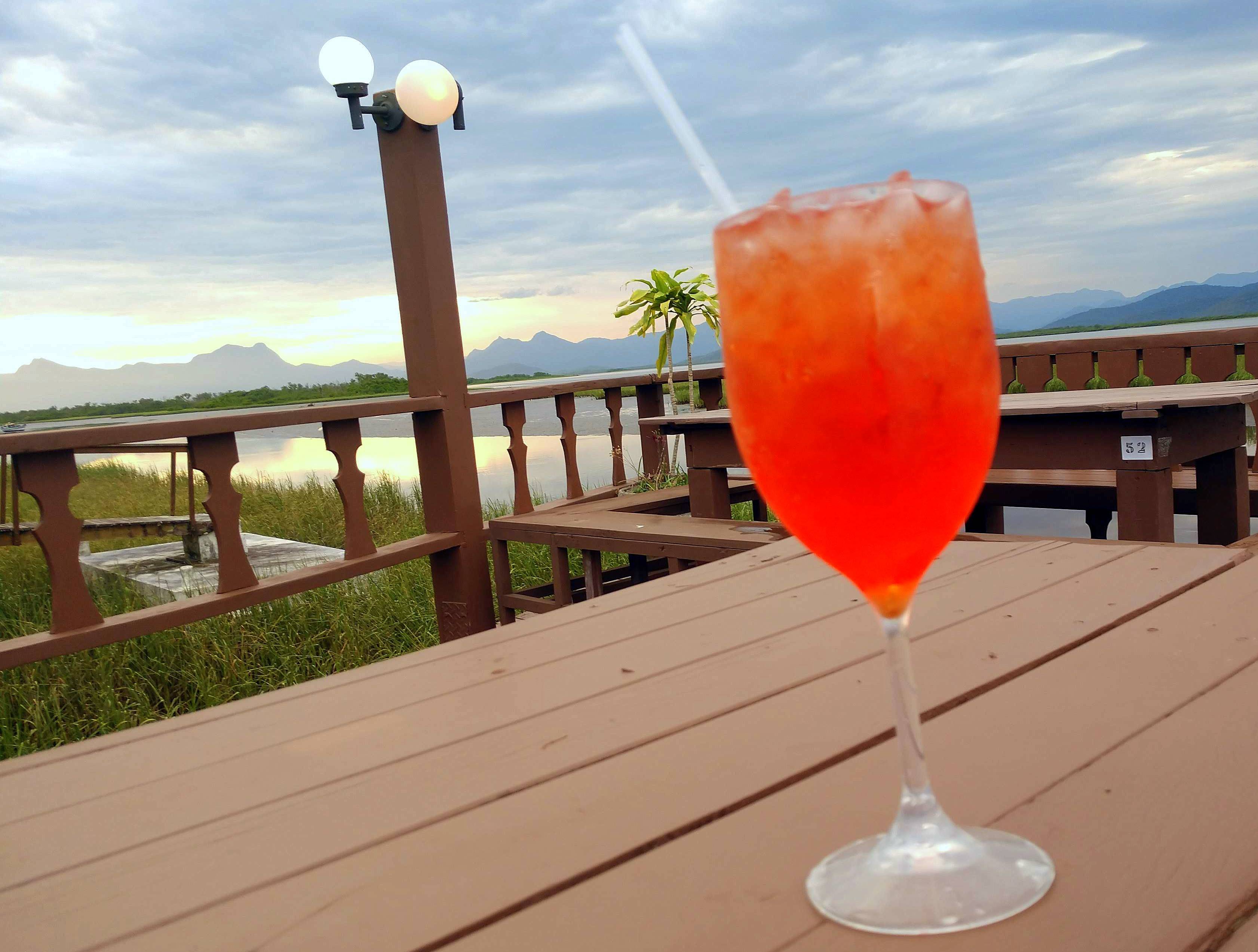 Aperol Spritz, drinque refrescante para abrir o apetite. Aperol Spritz, drinque refrescante para abrir o apetite.