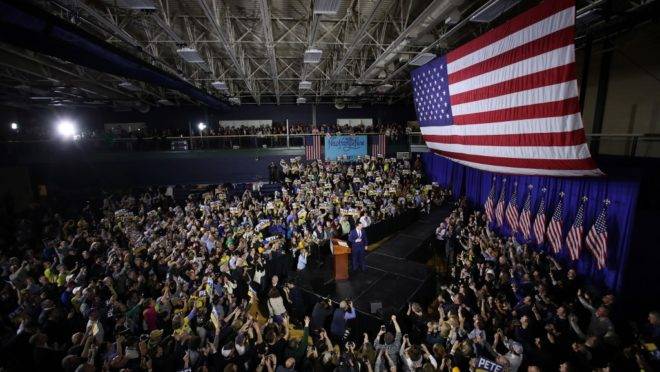 Pete Buttigieg, pré-candidato democrata à presidência dos EUA, em comício em Nashua, New Hampshire, 11 de fevereiro de 2020. Democratas escolherão em julho o candidato que enfrentará Donald Trump nas próximas eleições