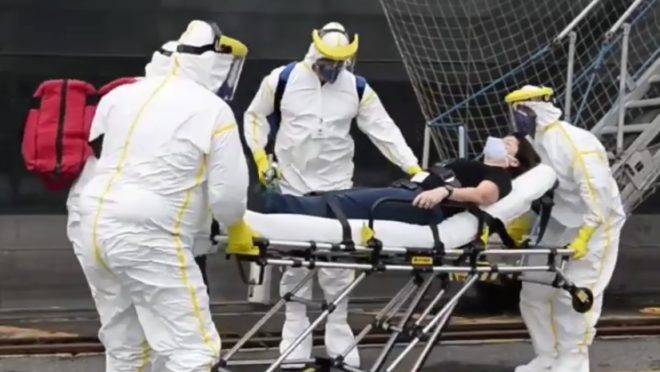 Porto de Santos realizou exercício simulado de atendimento à chegada de navio com caso suspeito de tripulante contaminado pelo novo coronavírus.