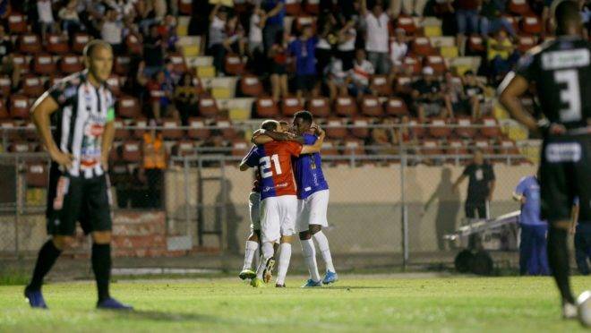 Renan Bressan fez o gol da partida na Vila.