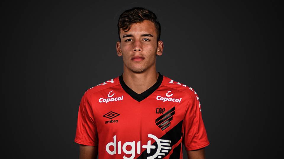 Idas de promessas da base para rival estimulam acerto de Paraná com russos Raimar trocou o Paraná pelo Athletico ainda nas categorias de base