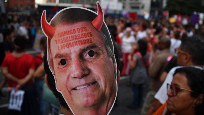 Protesto de rua contra o presidente Jair Bolsonaro: oposição está perdida e prefere alimentar o ódio a ser paciente e propositiva.
