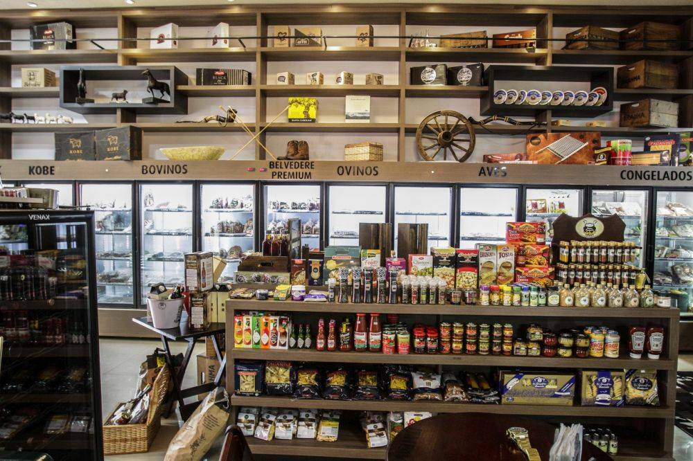 A tendência das boutiques de carnes vem crescendo intensamente desde 2014, e não dá sinais de que vai parar tão cedo. Uma delas, a Bull Prime, deve chegar a 15 unidades até 2022 Foto: Daniel Castellano/Gazeta do Povo. A tendência das boutiques de carnes vem crescendo intensamente desde 2014, e não dá sinais de que vai parar tão cedo. Uma delas, a Bull Prime, deve chegar a 15 unidades até 2022 Foto: Daniel Castellano/Gazeta do Povo.