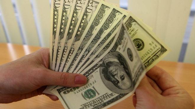 Dólar sobe acima das expectativas em 2020