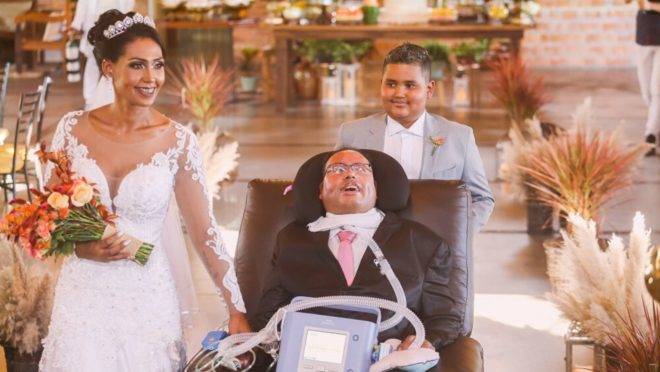Antônio Arcanjo Rodrigues, de 54 anos, tem Esclerose Lateral Amiotrófica (ELA) e só consegue mexer os olhos e esboçar um leve sorriso. Mesmo assim, realizou o sonho de casar uma das filhas no último dia 8 de fevereiro, em Curitiba.