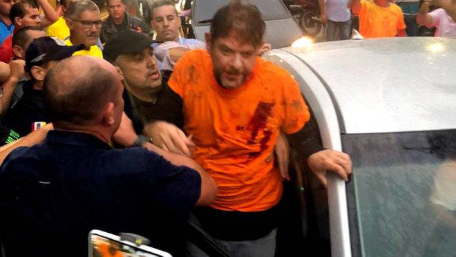 Cid Gomes baleado é socorrido em Sobral (CE). Cid Gomes baleado é socorrido em Sobral (CE).