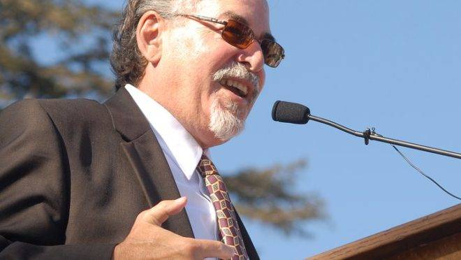 Para David Horowitz, as pessoas precisam se envolver na política e defender a si mesmas e suas liberdades, ou elas certamente as perderão.