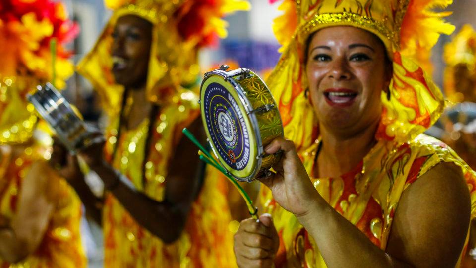 Curitiba, carnaval e inclusão Carnaval Curitiba 2019. O desfile das escolas de samba da cidade de Curitiba foi realizado nos dias 2 e 3 março, na Marechal Deodoro, na região central. Participaram do desfile, no Grupo Especial, as escolas: Enamorados do Samba, Leões da Mocidade, IMperatriz da Liberdade, Acadêmicos da Realeza e Mocidade Azul. A Mocidade Azul consagrou-se campeã do Carnaval curitibano. Fotos: André Rodrigues