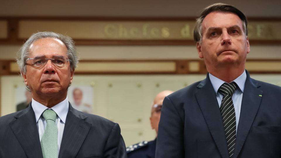 O que o governo pretende fazer para enfrentar a crise do coronavírus e do petróleo Jair Bolsonaro e Paulo Guedes (Brasília - DF, 20/02/2020) Assinatura do Protocolo de Intenções entre o Ministério da defesa e BNDES.