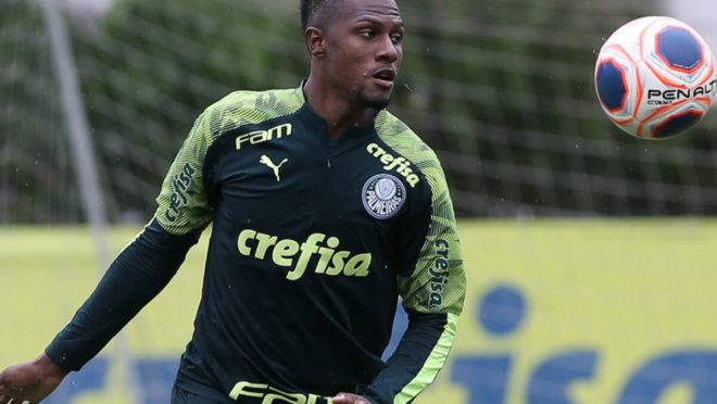 Pedrão pertence ao Palmeiras e chega por empréstimo do Furacão.