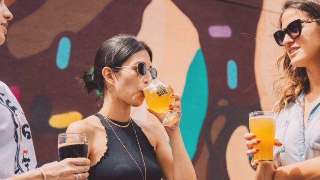 Como a bebida alcoólica interage com cada tipo de medicamento