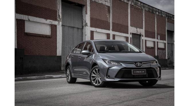 Toyota Corolla 2.0L Dynamic Force - desenho externo completamente renovado, traz um aspecto mais elegante, robusto, dinâmico e esportivo ao modelo