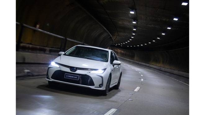 Toyota Corolla Altis Híbrido - veículo mais vendido do mundo chega completamente renovado e oferece, pela primeira vez, sistema híbrido