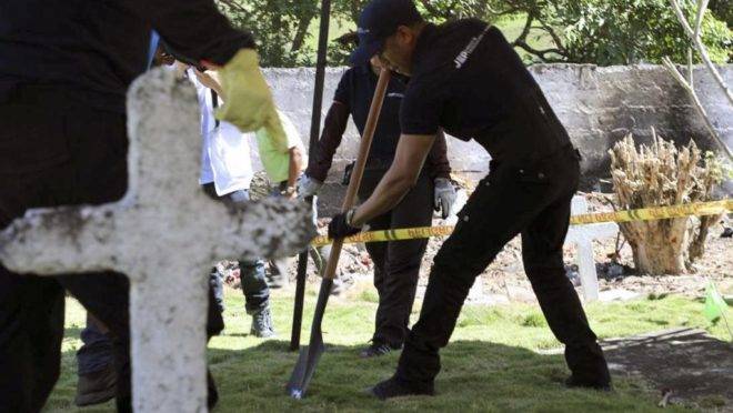 Exumação no cemitério de Las Mercedes, Colômbia, onde segundo fontes militares existe uma vala comum com “mais de 50 civis” executados por soldados como rebeldes em combate, 14 de dezembro de 2019