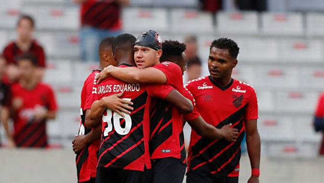 Bissoli e Carlos Eduardo marcaram na vitória do Athletico