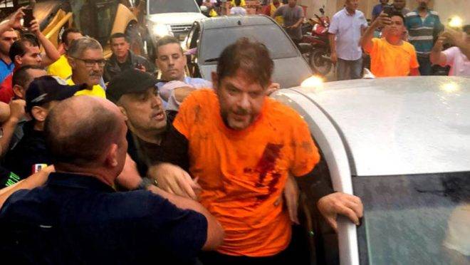 O senador licenciado Cid Gomes (PDT-CE), baleado ao usar uma retroescavadeira tentando pôr fim a um motim de policiais.