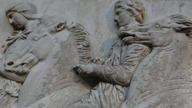 Parte dos frisos do Parthenon conservados no Museu Britânico, em Londres.